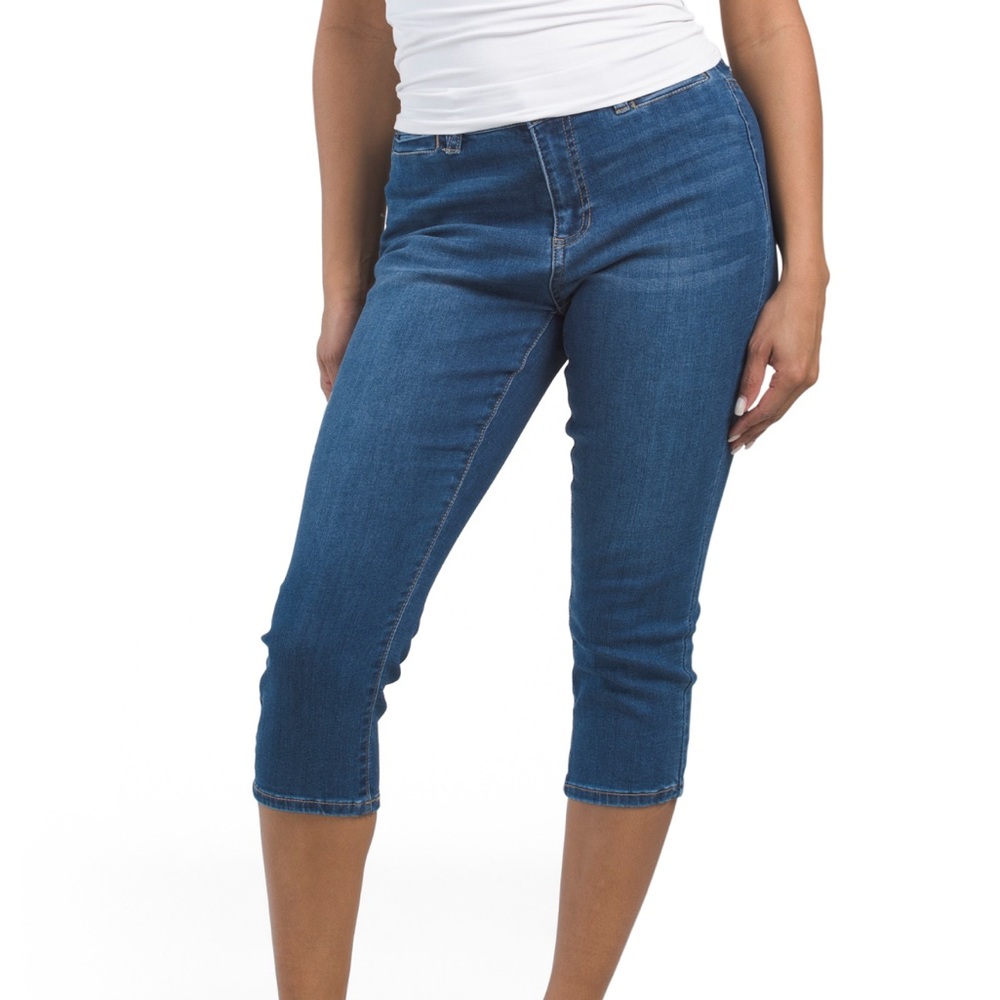 D. JEANS- High Waist Capri Jeans.